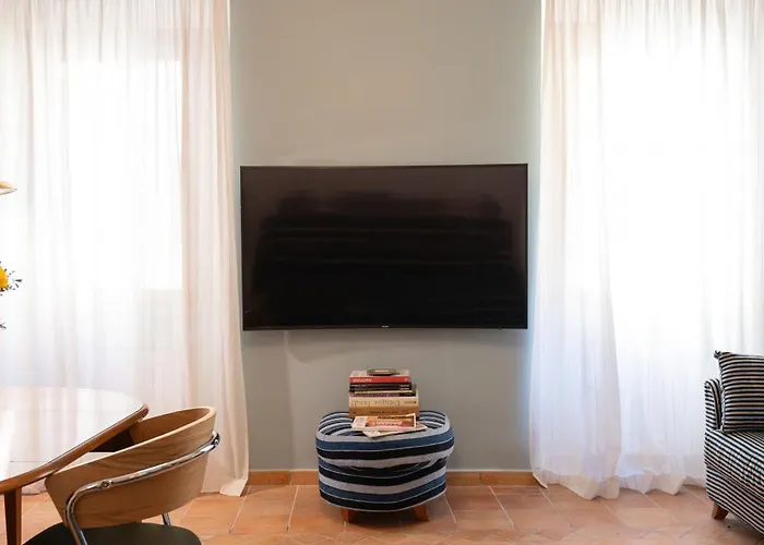 Trasteverehome - Bright 5br Character In Trastevere With Lift *