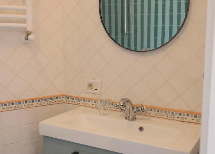 Trasteverehome - Bright 5br Character In Trastevere With Lift * Rom